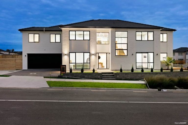 Photo of property in 36 Hikuawa Road, Flat Bush, Auckland, 2019