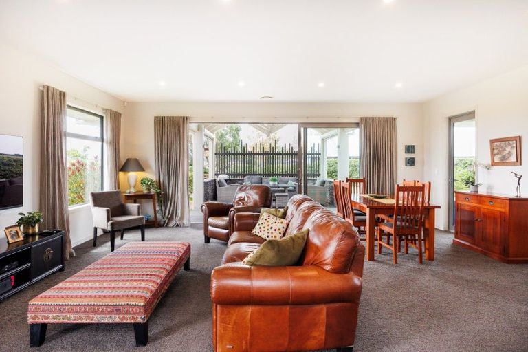 Photo of property in 20 Loveston Lane, Kelvin Grove, Palmerston North, 4470