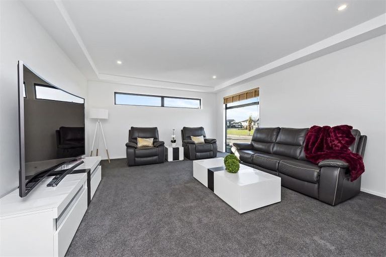 Photo of property in 11 Tulett Park Drive, Casebrook, Christchurch, 8051