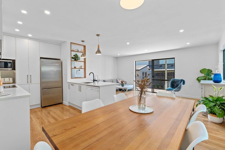 Photo of property in 69a Kervil Avenue, Te Atatu Peninsula, Auckland, 0610