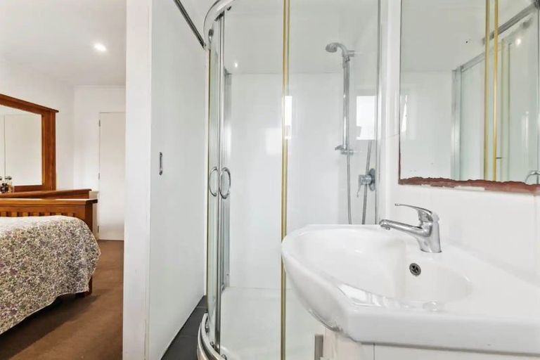 Photo of property in 18a Christmas Road, Manurewa, Auckland, 2102