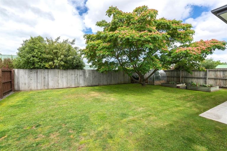 Photo of property in 86 Avondale Road, Avondale, Christchurch, 8061