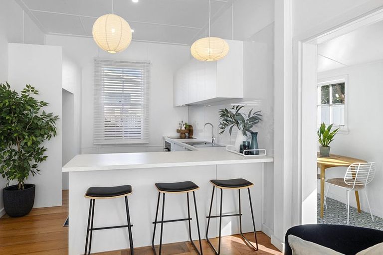 Photo of property in 42 Hine Street, New Plymouth, 4310