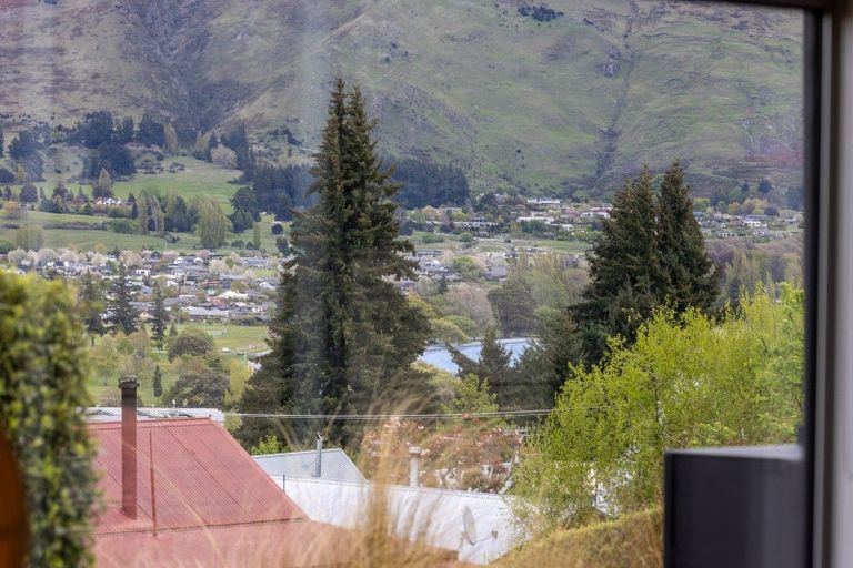 Photo of property in 17 Hillview Place, Wanaka, 9305