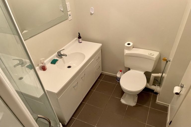 Photo of property in 2f4 Oriental Terrace, Mount Victoria, Wellington, 6011