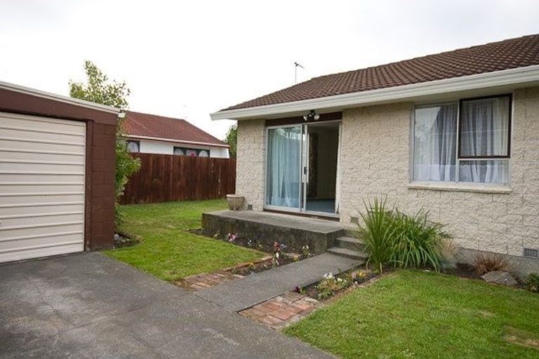 Photo of property in 42 Chipping Lane, Redwood, Christchurch, 8051