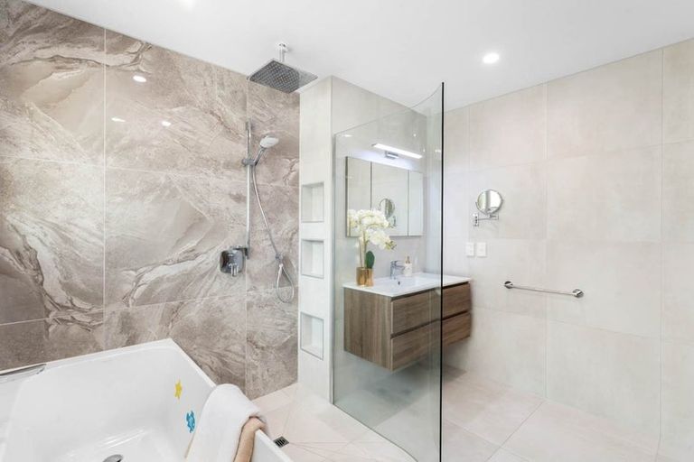 Photo of property in 95 Awaruku Road, Torbay, Auckland, 0630