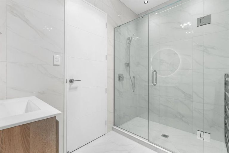 Photo of property in 15 Kuaha Road, Massey, Auckland, 0614