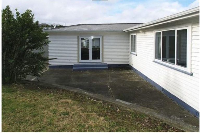 Photo of property in 106 Broderick Road, Johnsonville, Wellington, 6037