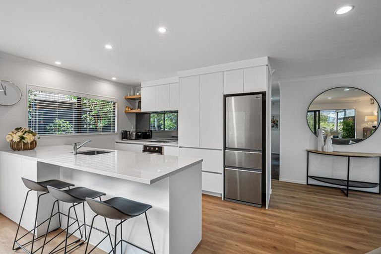 Photo of property in 51 Makiri Street, Helensville, 0800