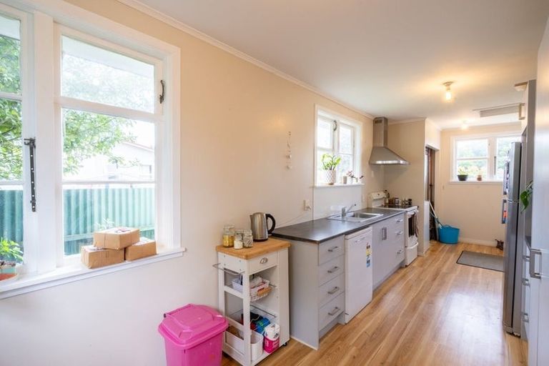 Photo of property in 18 Exeter Crescent, Takaro, Palmerston North, 4412