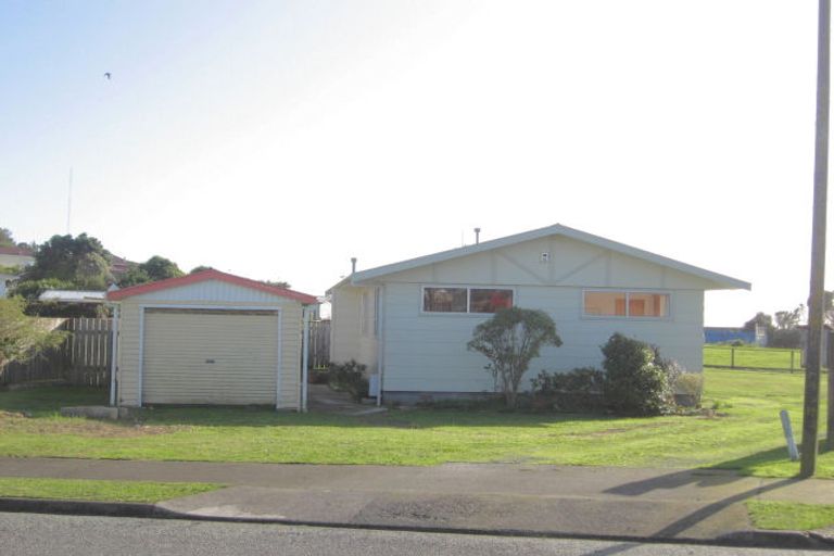 Photo of property in 3 Morning View, Titahi Bay, Porirua, 5022