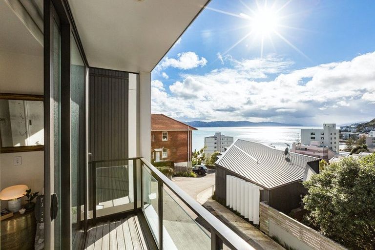 Photo of property in 1/18 Oriental Terrace, Oriental Bay, Wellington, 6011