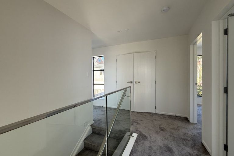 Photo of property in 33b Garadice Road, Rothesay Bay, Auckland, 0630