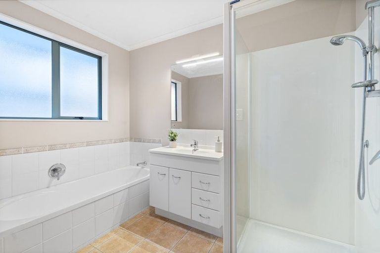 Photo of property in 24 Tauranga Place, Orewa, 0931