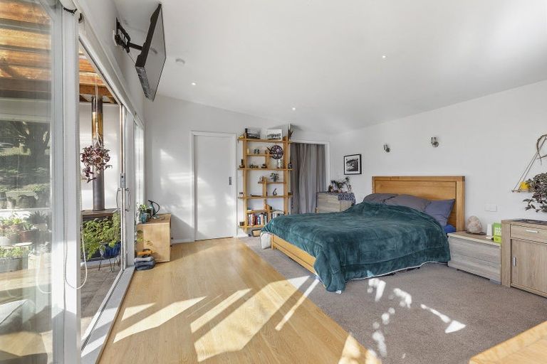 Photo of property in 25 Hungerford Road, Lyall Bay, Wellington, 6022