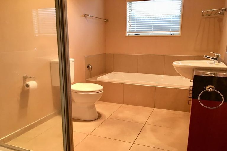 Photo of property in 98 Cyril French Drive, Flat Bush, Auckland, 2016