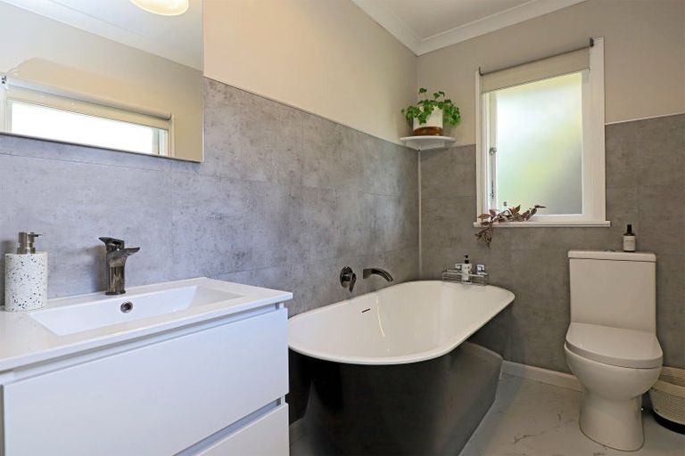 Photo of property in 8 Neeve Place, Taradale, Napier, 4112