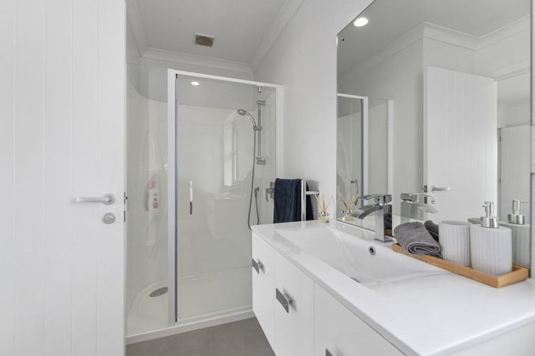 Photo of property in 156 Kittiwake Drive, Schnapper Rock, Auckland, 0632