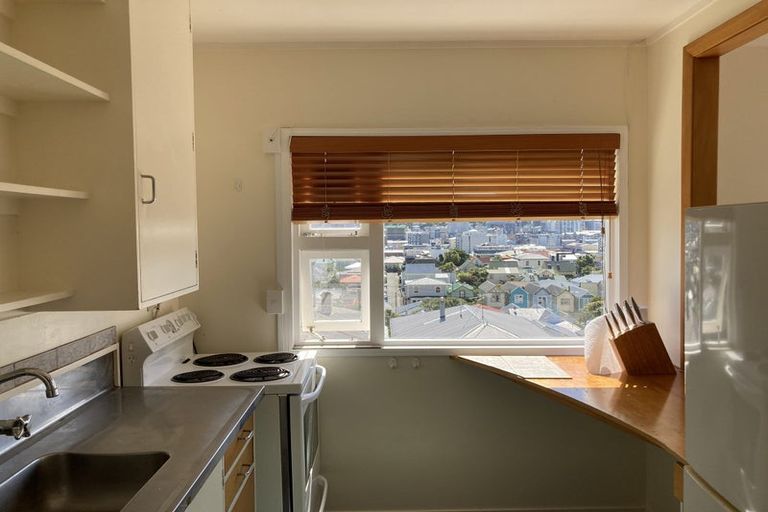 Photo of property in 2u8 Scarborough Terrace, Mount Victoria, Wellington, 6011
