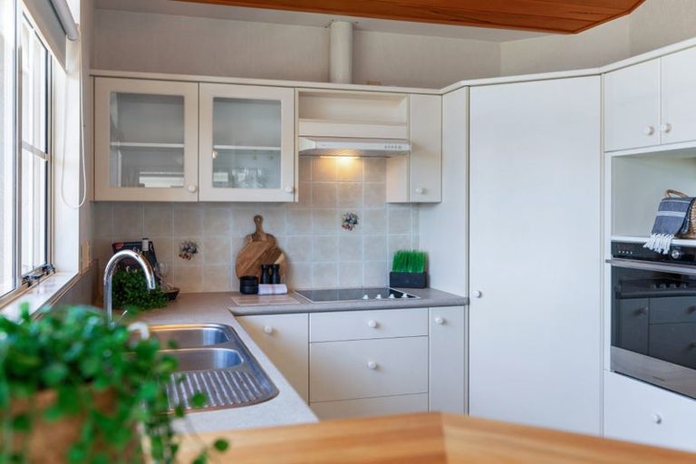 Photo of property in 15 Dungarvon Place, Clendon Park, Auckland, 2103