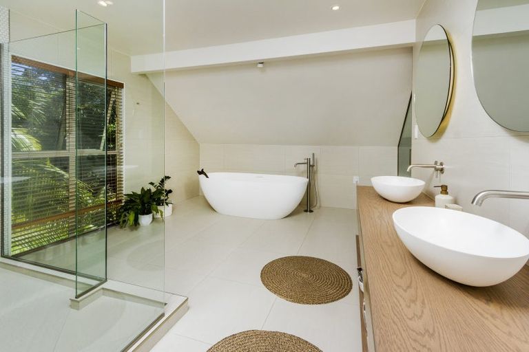 Photo of property in 1/9 The Esplanade, Castor Bay, Auckland, 0620