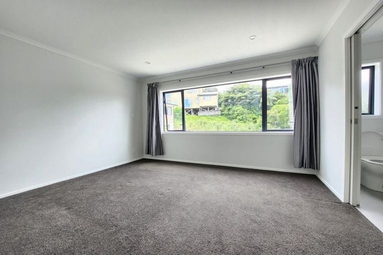 Photo of property in 1a Te Reinga View, Tawa, Wellington, 5028