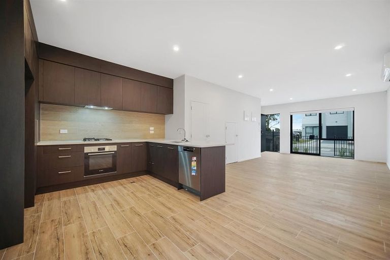 Photo of property in 8 Arapapa Road, Papakura, 2110