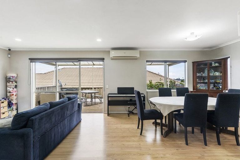 Photo of property in 24 Corta Bella Place, Golflands, Auckland, 2013