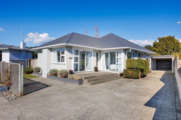 Photo of property in 37 Parkland Crescent, Terrace End, Palmerston North, 4410