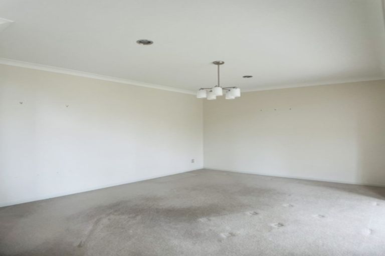 Photo of property in 1 Kenley Heights, Flat Bush, Auckland, 2016