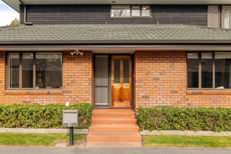 Photo of property in 10 Castle Way, Beckenham, Christchurch, 8023