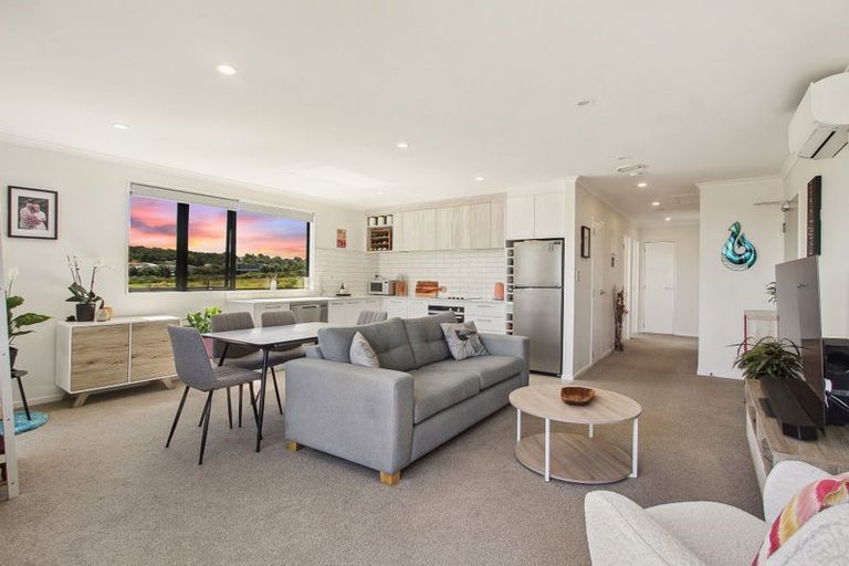 Photo of property in 8/1 Coral Tree Avenue, Wiri, Auckland, 2104