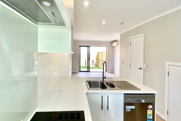 Photo of property in 7/125b Metcalfe Road, Ranui, Auckland, 0612