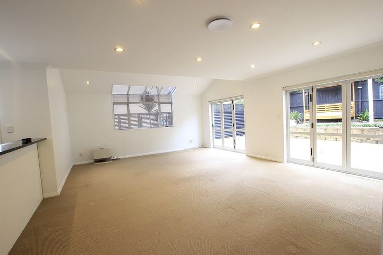 Photo of property in 15 Newbury Place, Schnapper Rock, Auckland, 0632