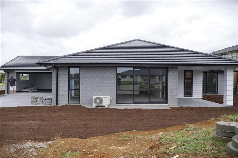 Photo of property in 11 Lake Drive, Tikipunga, Whangarei, 0112