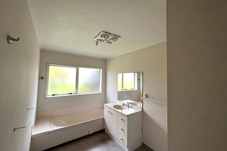 Photo of property in 8 Tern Place, Unsworth Heights, Auckland, 0632