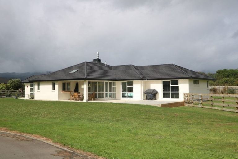 Photo of property in 55 Garth Road, Levin, 5571