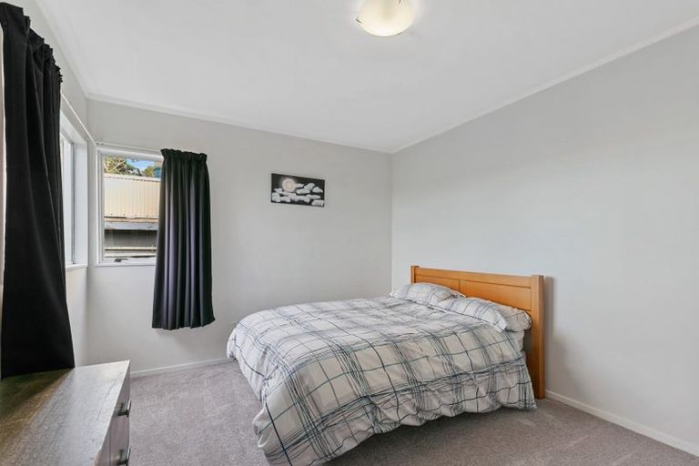 Photo of property in 6 Fitzpatrick Street, Newlands, Wellington, 6037
