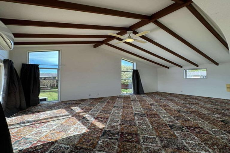 Photo of property in 17 Beeston Place, Redwood, Christchurch, 8051