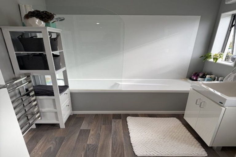 Photo of property in 52 Tarawera Road, Johnsonville, Wellington, 6037