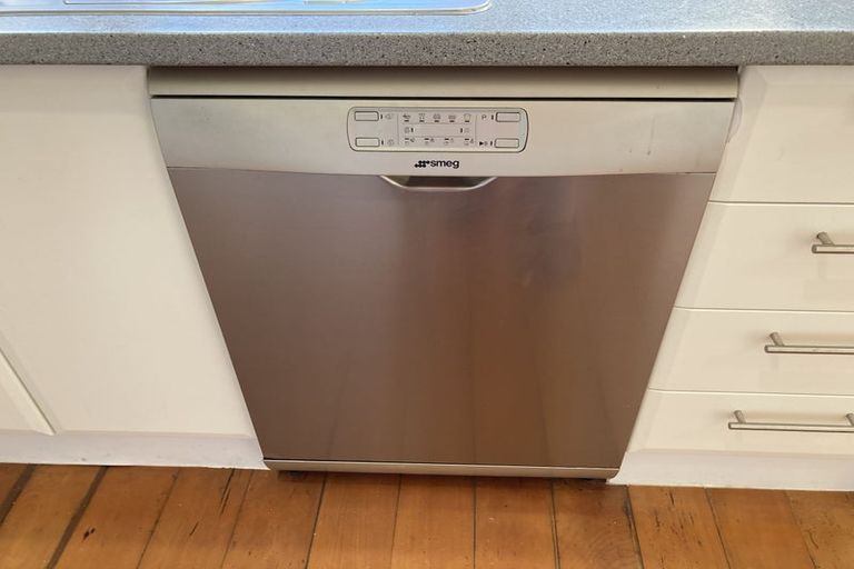 Photo of property in 1/46 Old Lake Road, Narrow Neck, Auckland, 0624