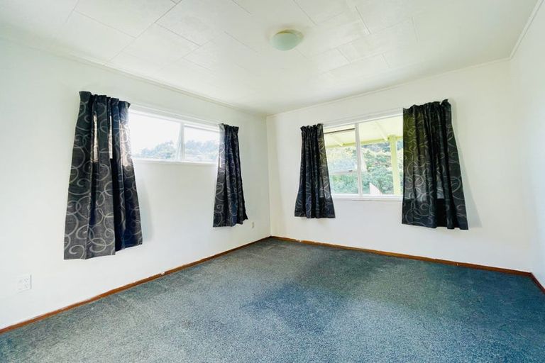 Photo of property in 72 Kaipatiki Road, Glenfield, Auckland, 0629