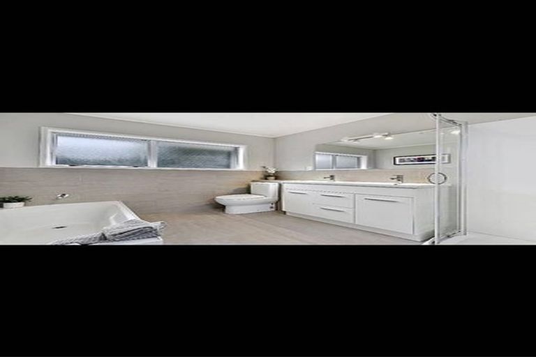Photo of property in 1/2 Kenderdine Road, Papatoetoe, Auckland, 2025
