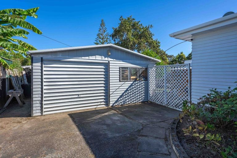 Photo of property in 6 Anzac Road, Otaki, 5512