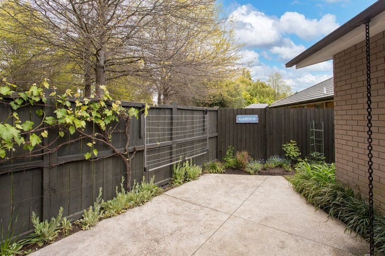 Photo of property in 112 Englefield Road, Northwood, Christchurch, 8051