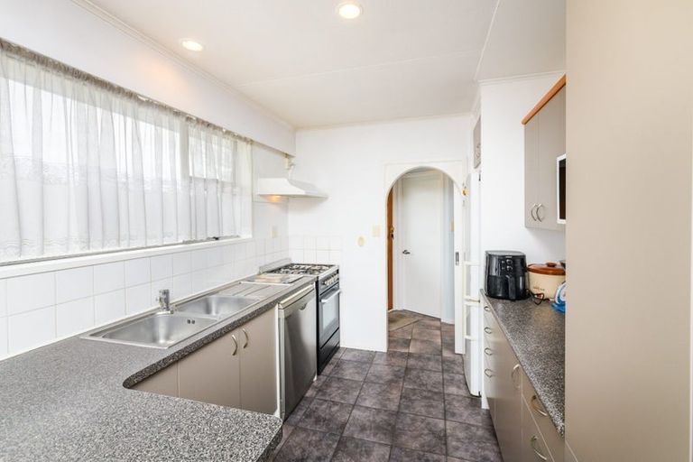 Photo of property in 1 Essex Place, Milson, Palmerston North, 4414