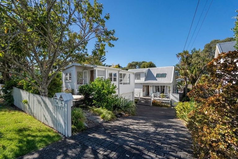 Photo of property in 27 Hastings Parade, Devonport, Auckland, 0624
