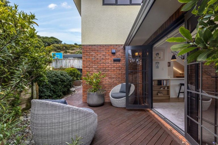 Photo of property in 25 Kilkelly Close, Tawa, Wellington, 5028