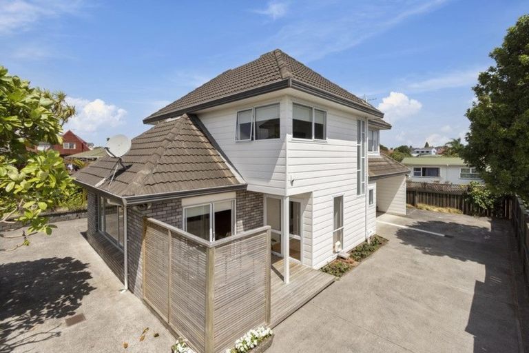 Photo of property in 2/7 Camden Place, Papatoetoe, Auckland, 2025